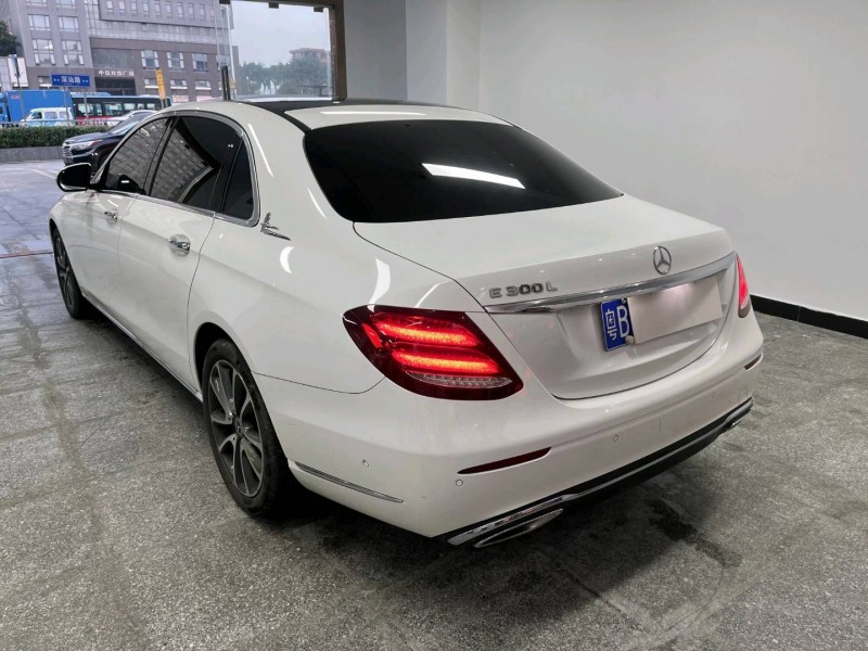 广州18年奔驰E8