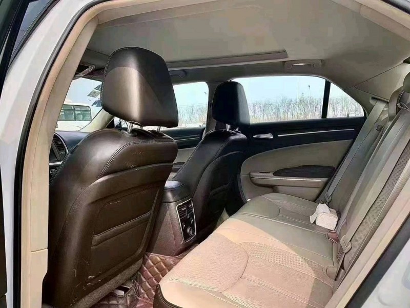 天津13年克莱斯勒300C3