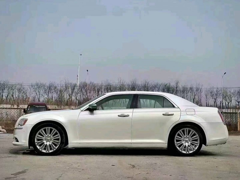 天津13年克莱斯勒300C4