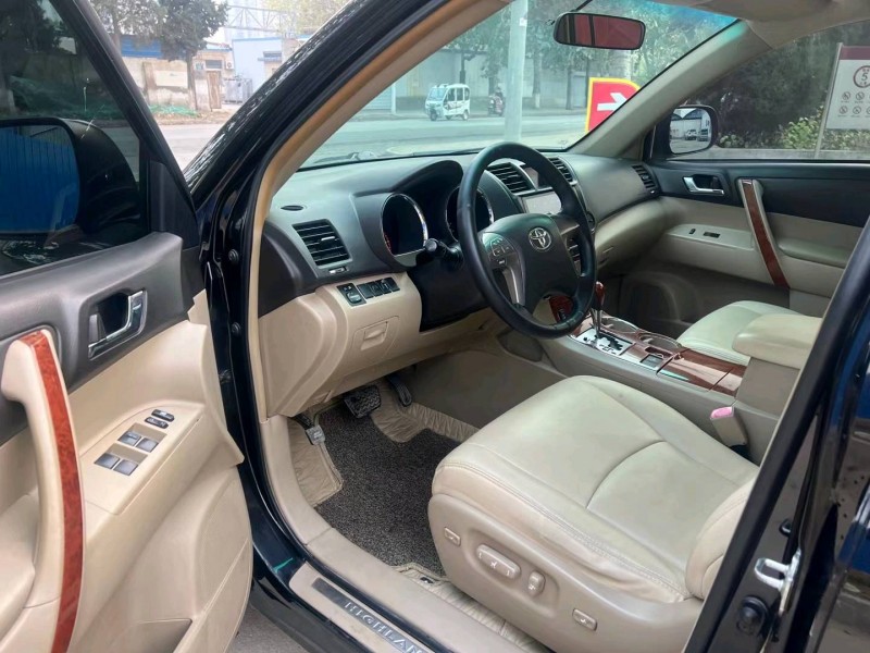 保定11年丰田汉兰达5