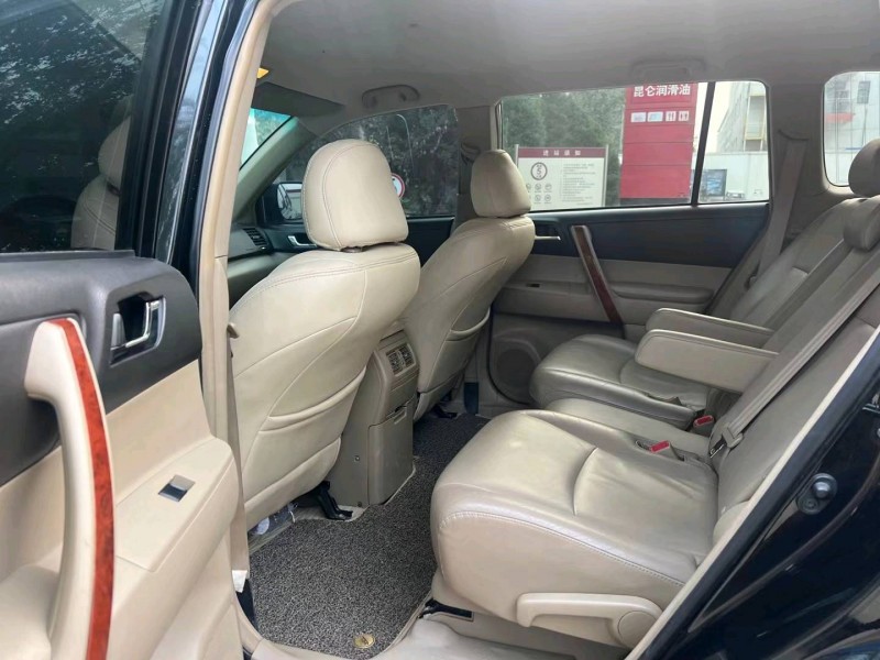 保定11年丰田汉兰达7