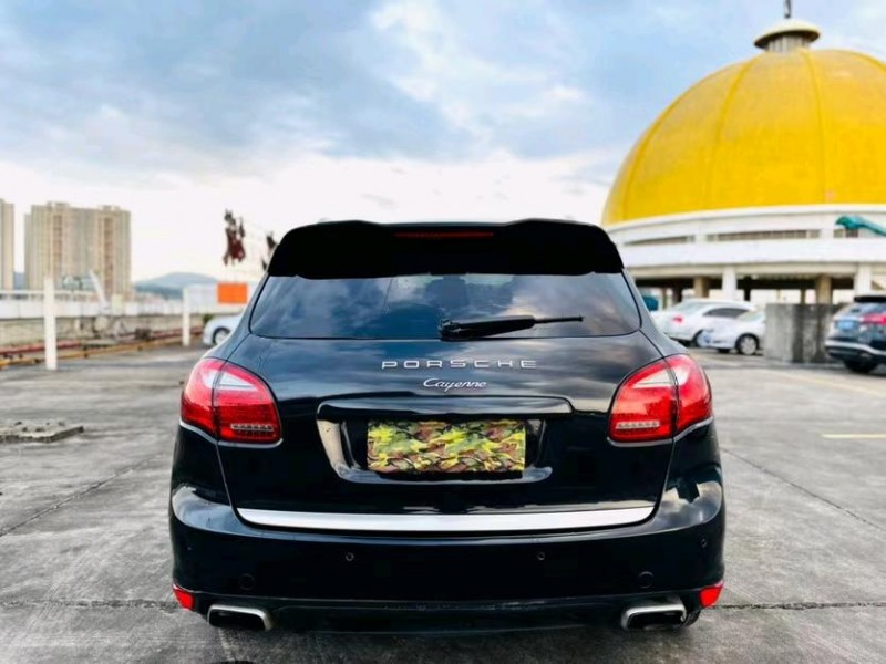 东莞11年保时捷卡宴9