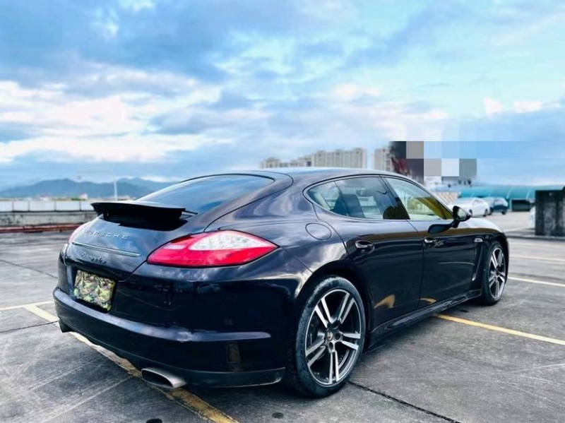 东莞12年保时捷帕拉梅拉8