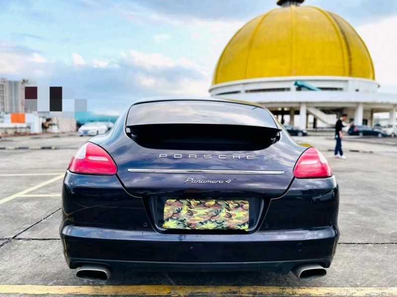 东莞12年保时捷帕拉梅拉9