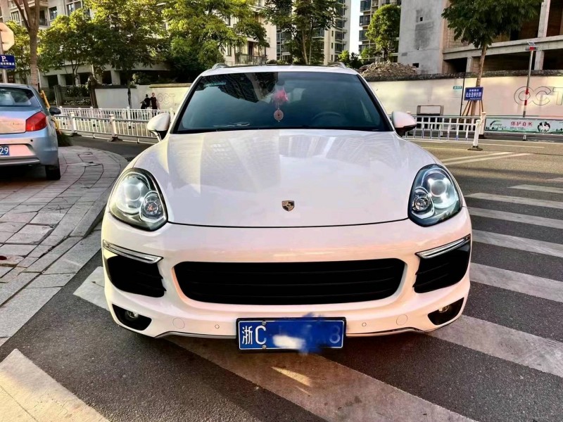 宜春15年保时捷卡宴1