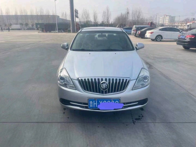 济宁16年别克凯越1