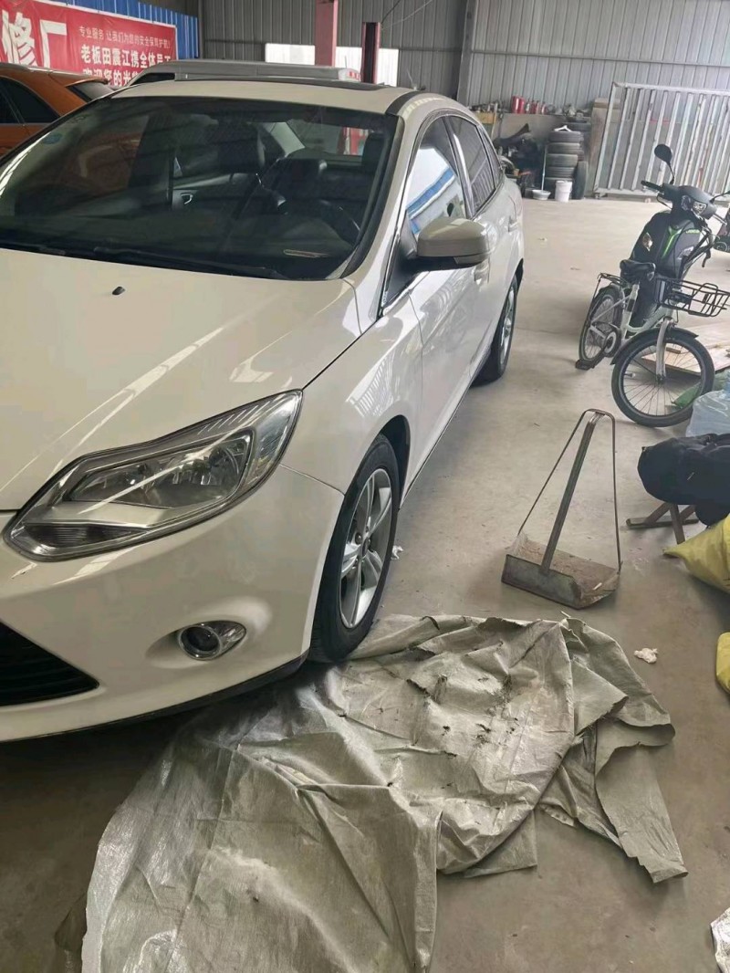 邢台14年福特福克斯5