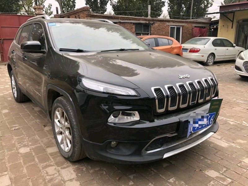 石家庄17年Jeep自由光7