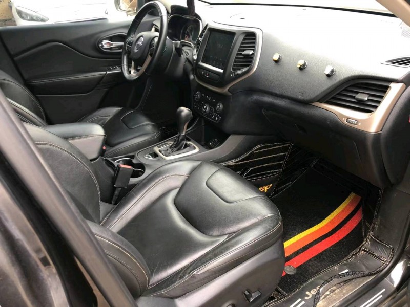 石家庄17年Jeep自由光4