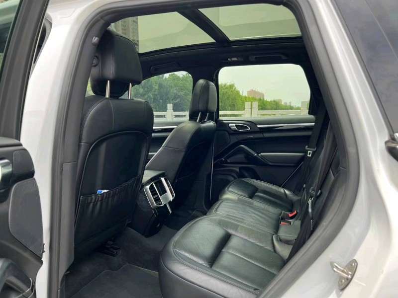 徐州16年保时捷卡宴9