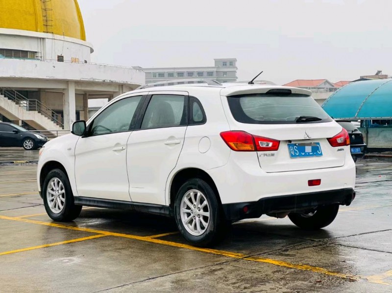 东莞14年三菱劲炫8