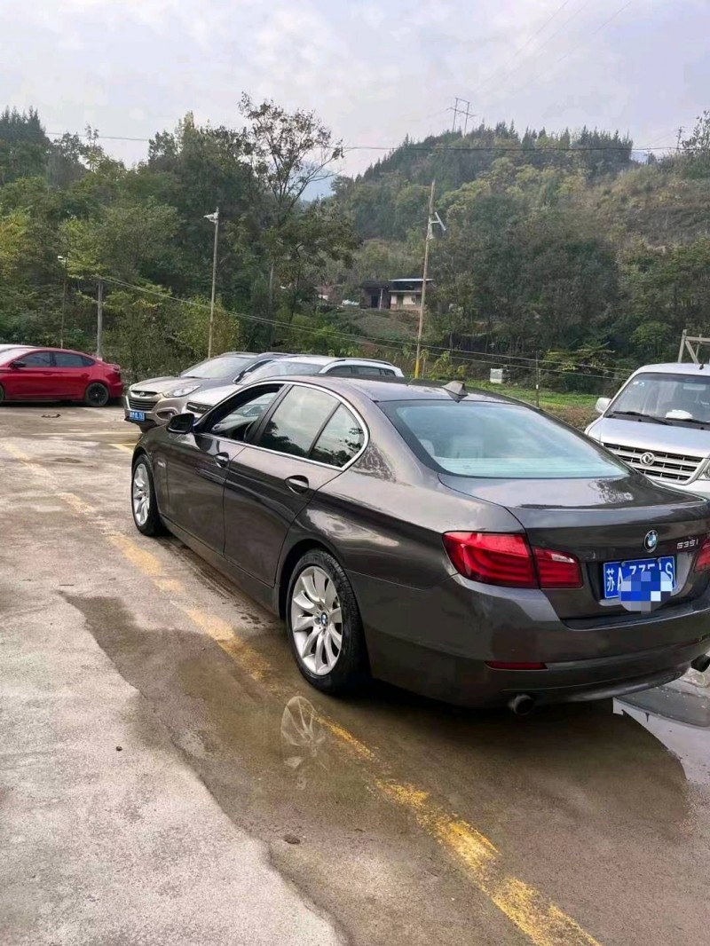 重庆11年宝马5系4