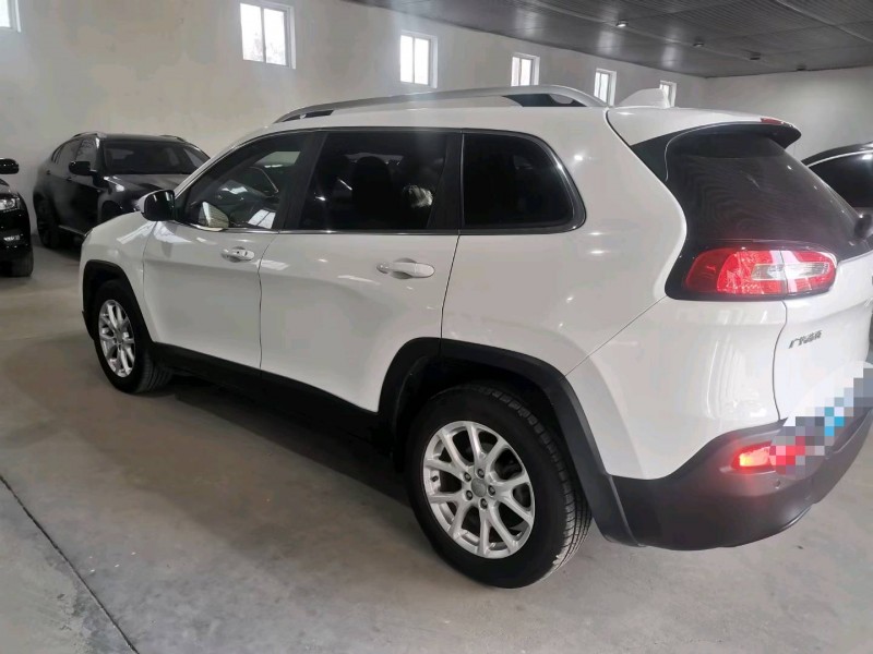 保定17年Jeep自由光4