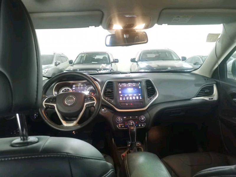 保定17年Jeep自由光9