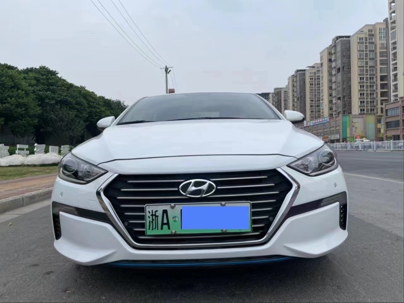 南寧21年現代領動1