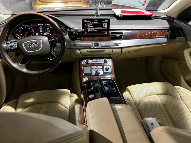 北京12年奥迪A8L8