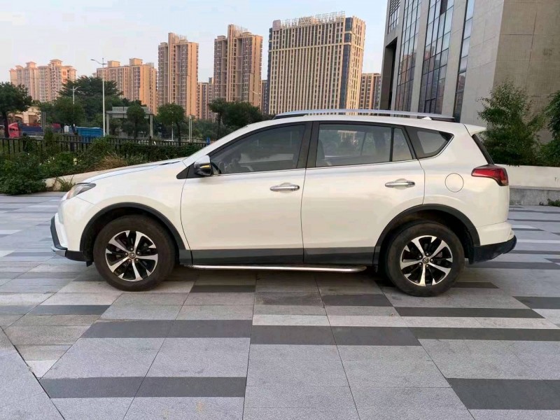 珠海17年豐田RAV43