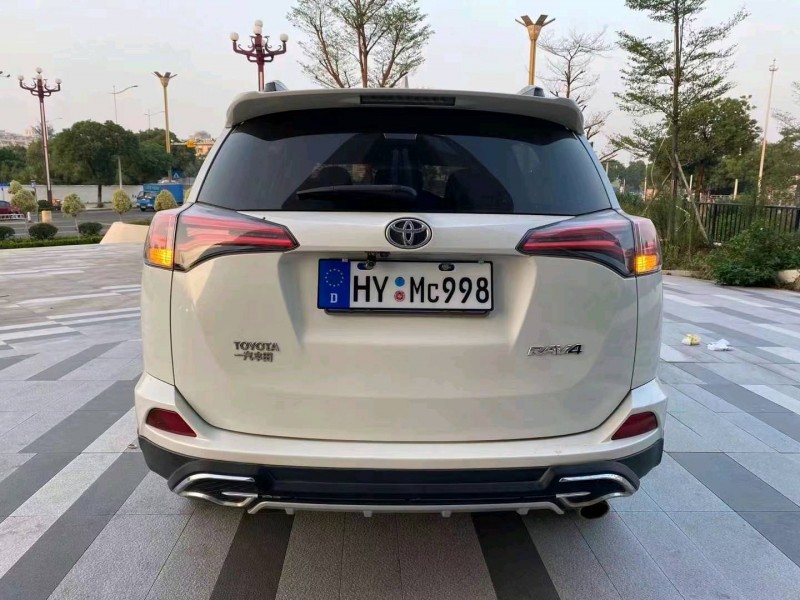珠海17年豐田RAV47