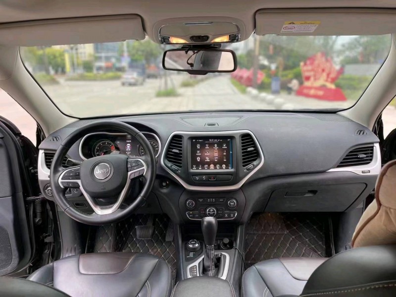 宜春18年Jeep自由光3