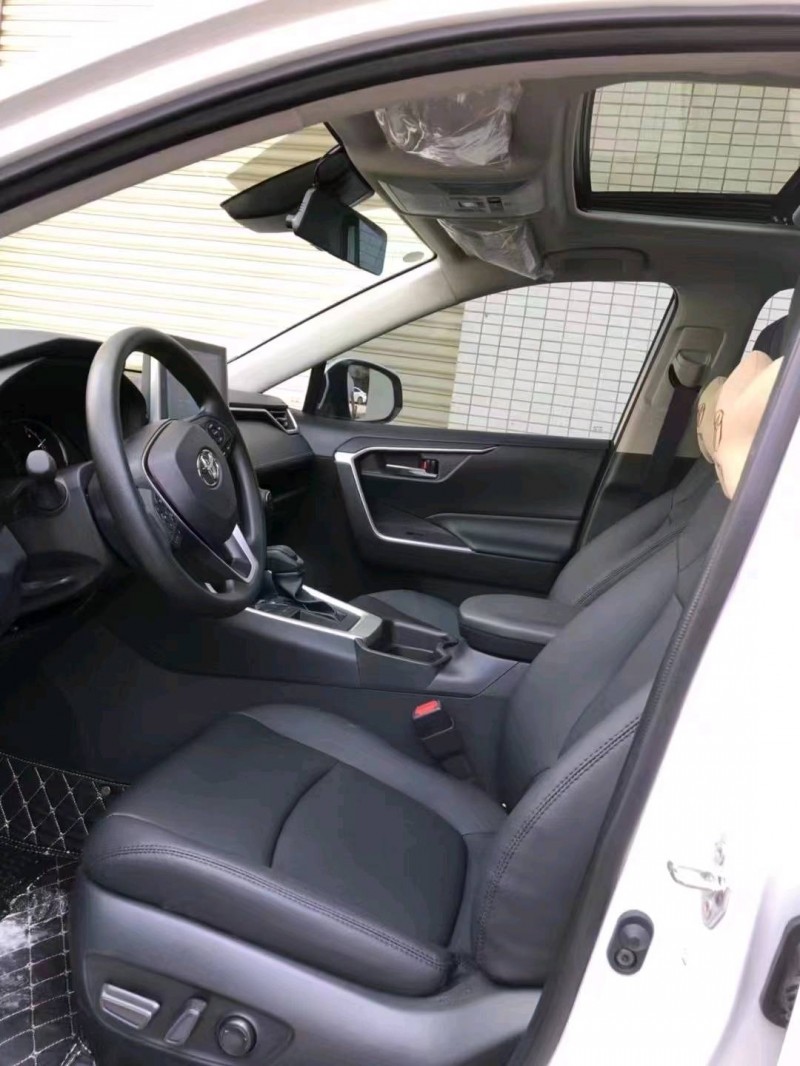 广州22年丰田RAV4荣放5