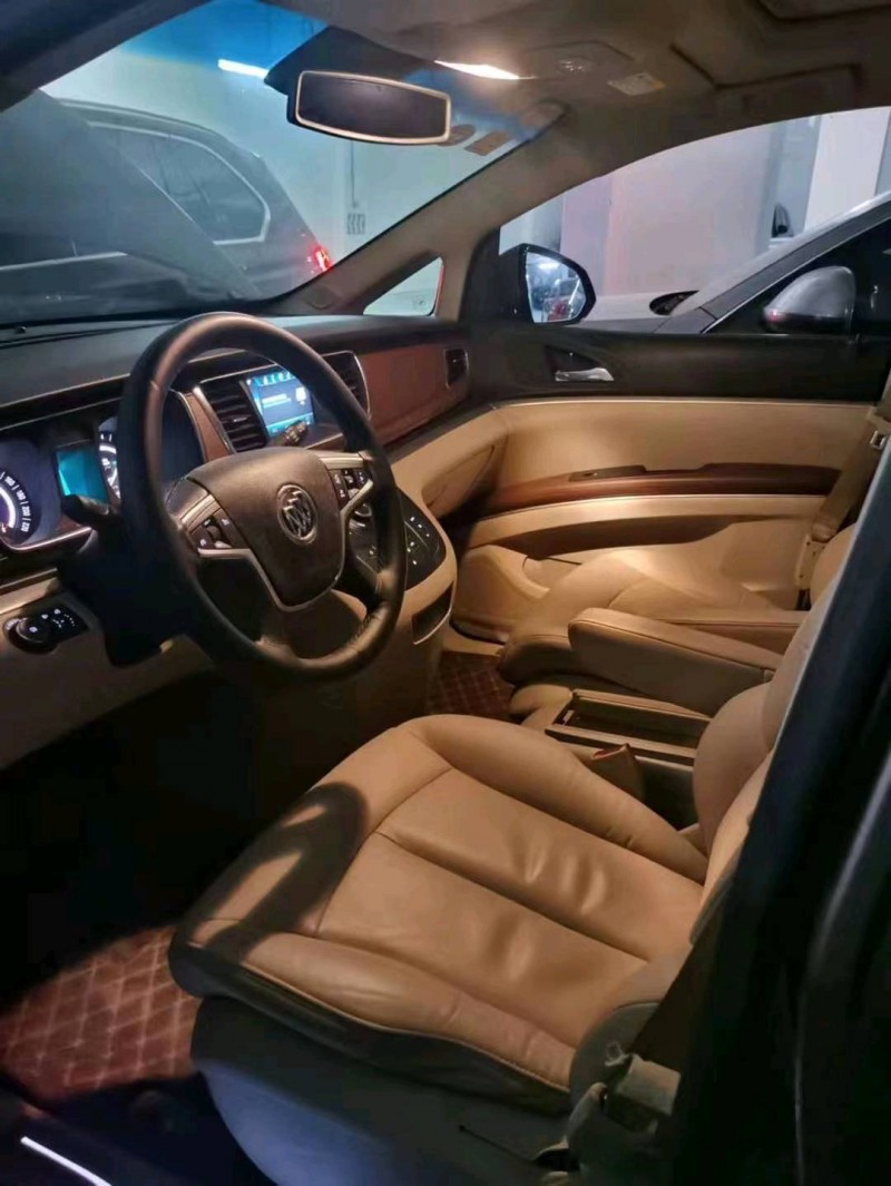 重庆17年别克GL83