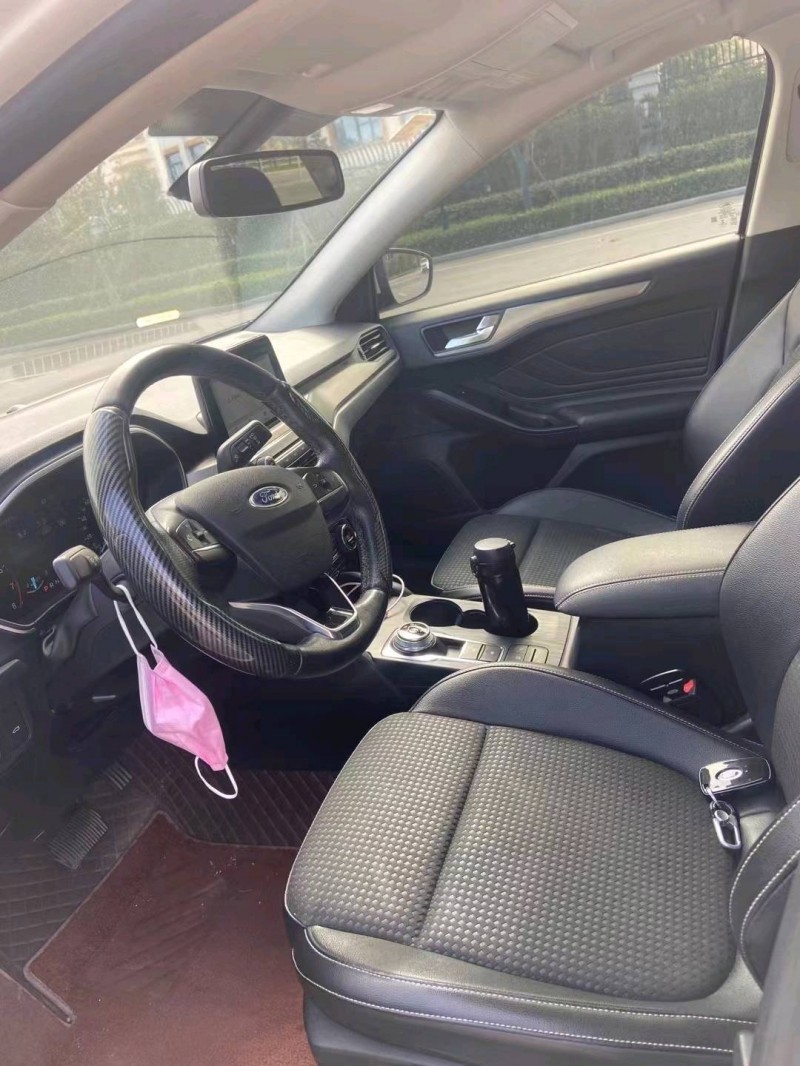 成都19年福特福克斯3