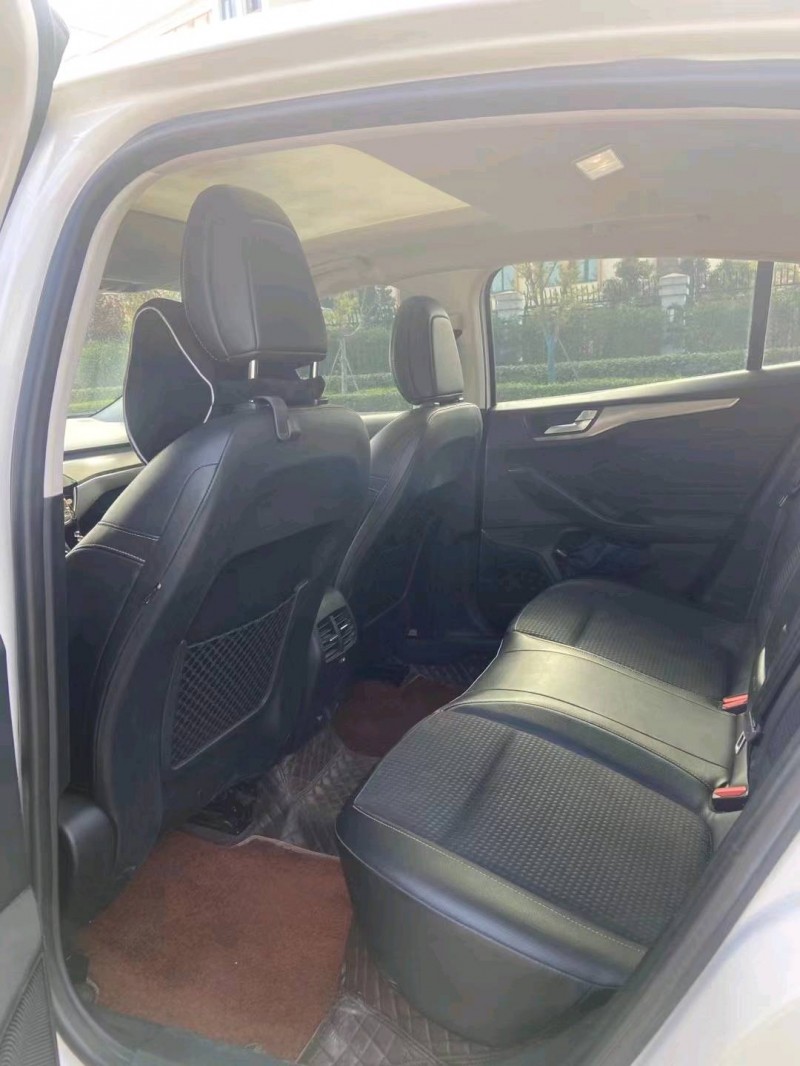 成都19年福特福克斯4