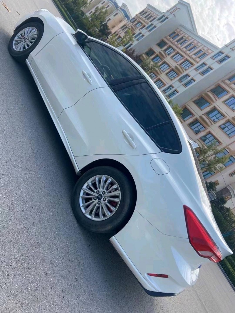 成都19年福特福克斯5