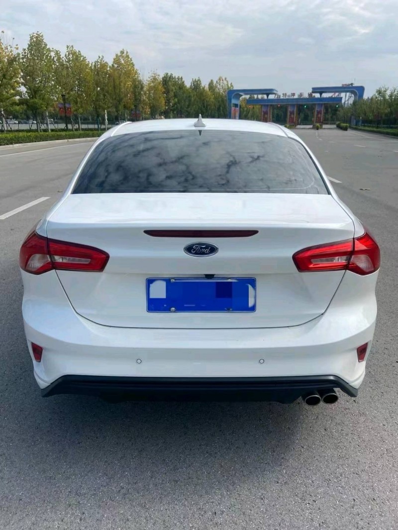 成都19年福特福克斯6