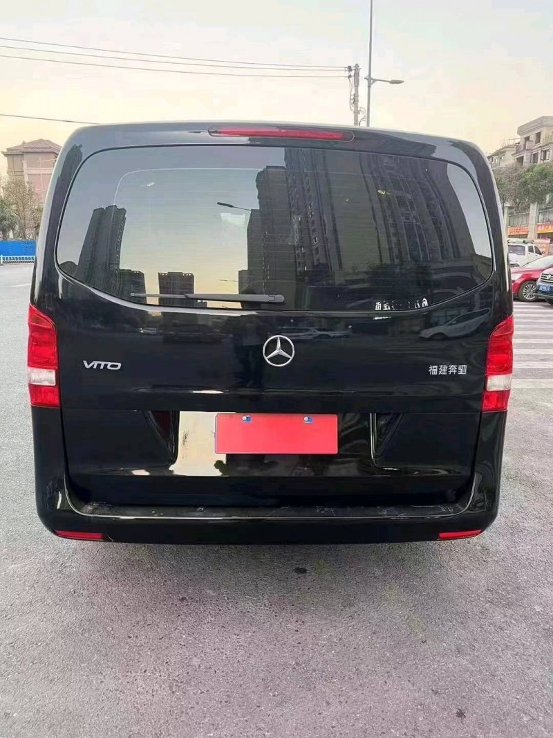 重庆20年奔驰威霆5