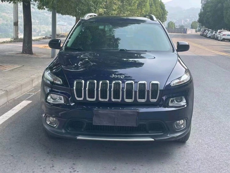 重庆17年Jeep自由光1