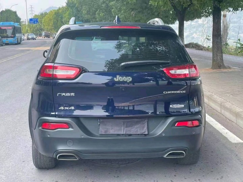 重庆17年Jeep自由光2