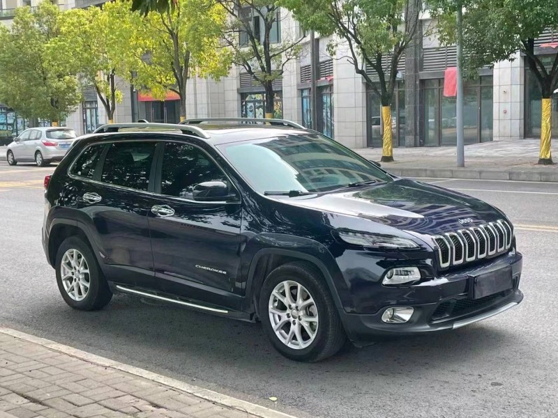 重庆17年Jeep自由光3