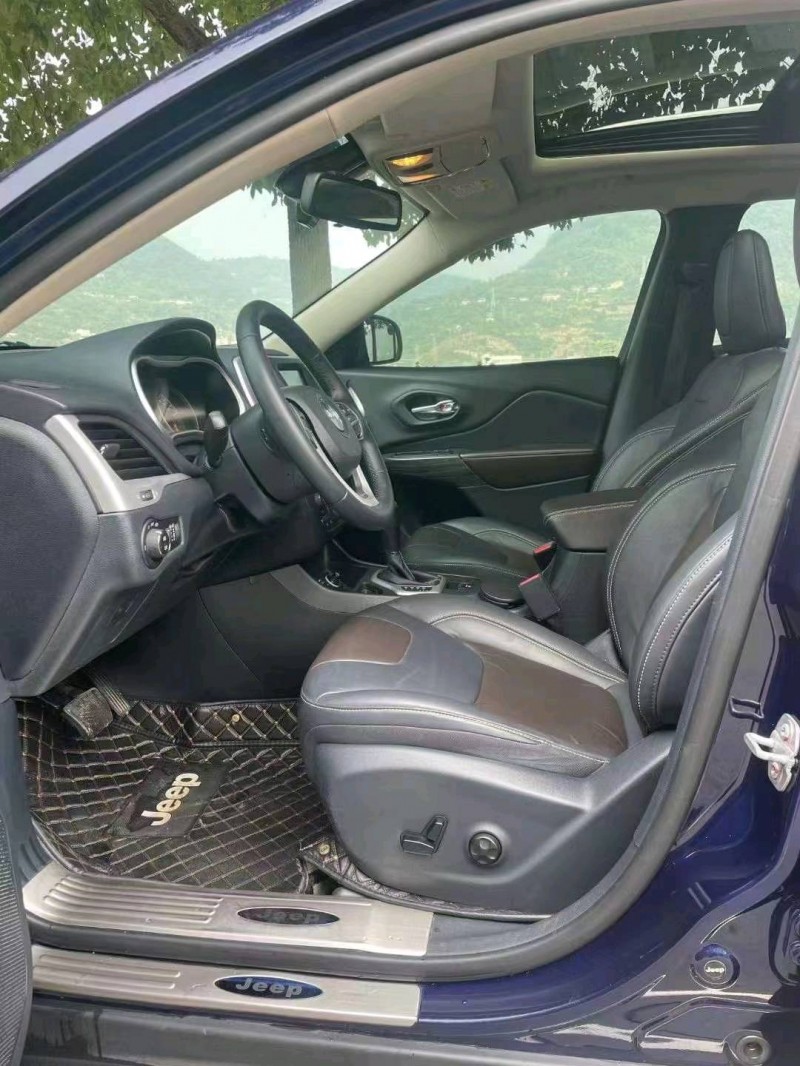 重庆17年Jeep自由光8