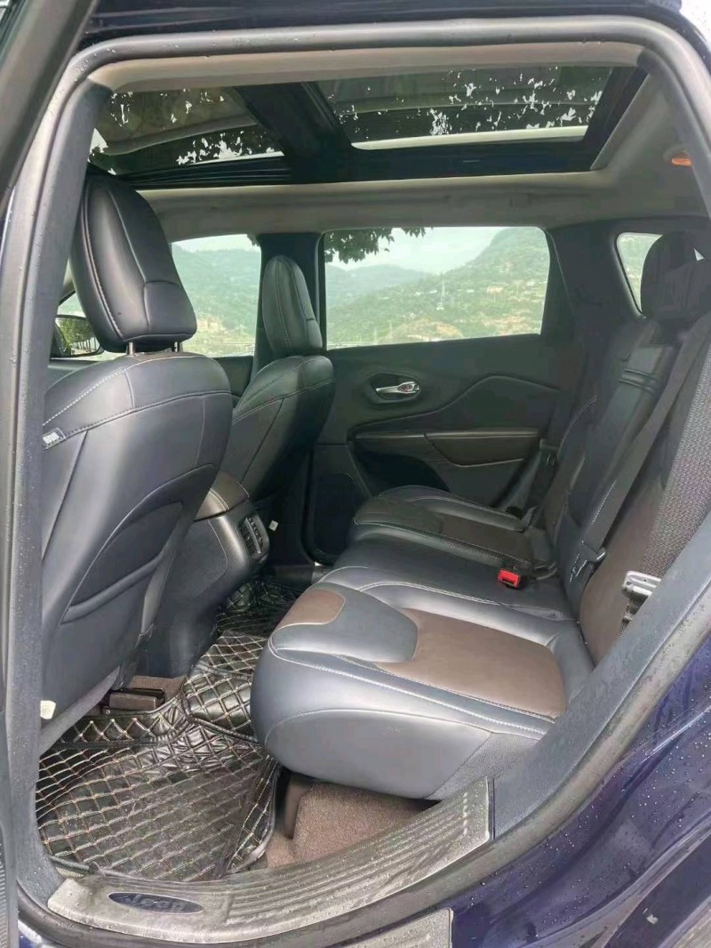 重庆17年Jeep自由光9