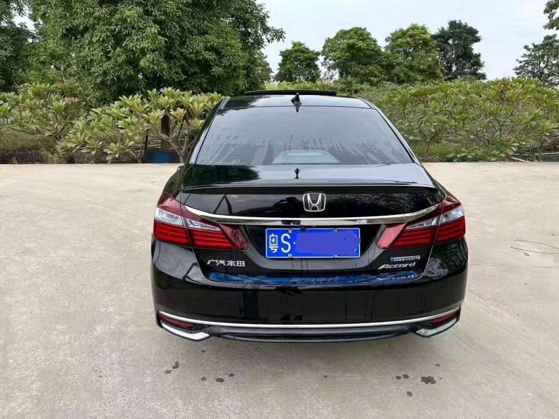 中山18年本田雅阁1