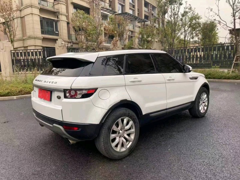 重庆14年路虎极光5