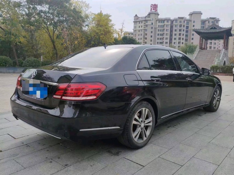 济宁14年奔驰E8