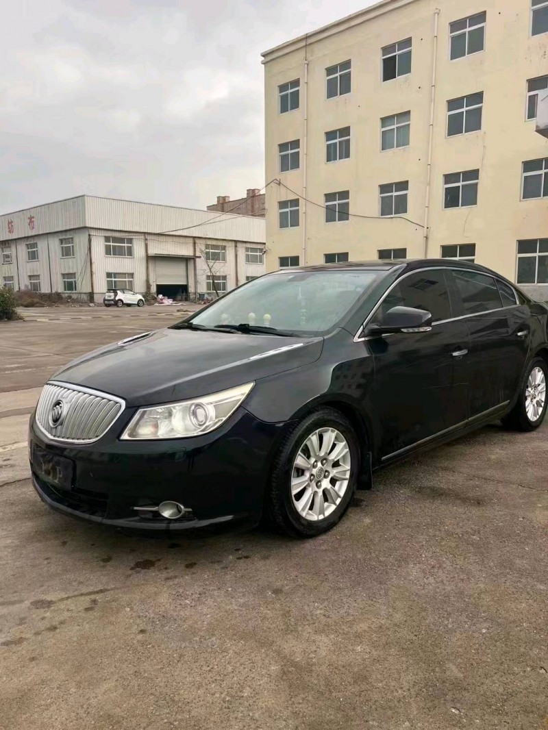 枣庄10年别克君越2