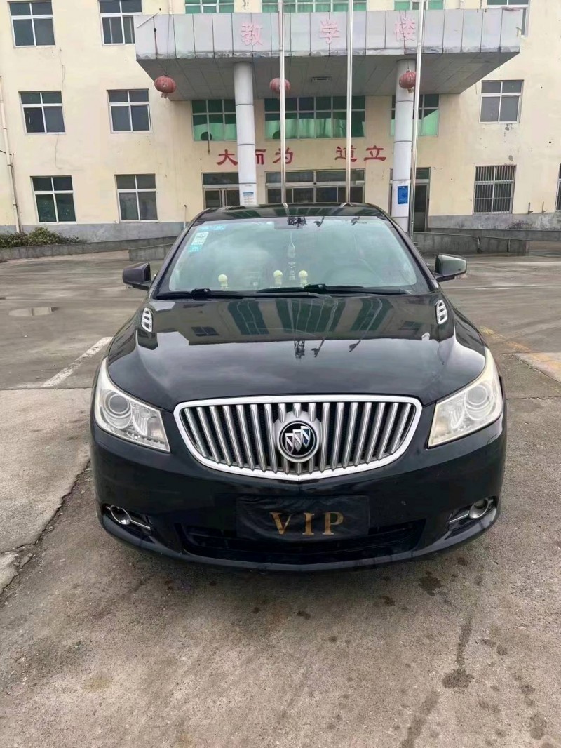 枣庄10年别克君越1