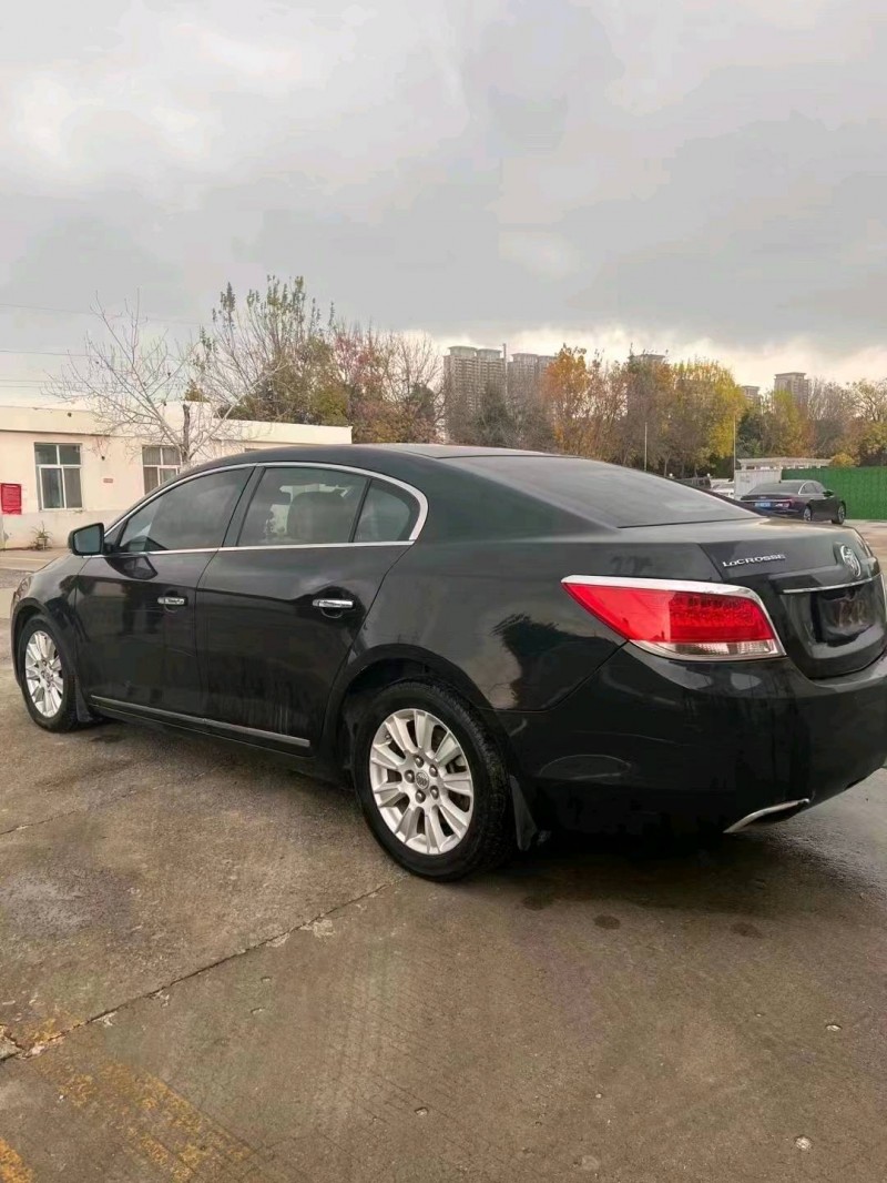 枣庄10年别克君越3