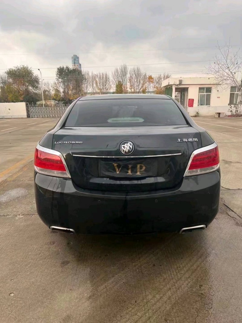 枣庄10年别克君越6