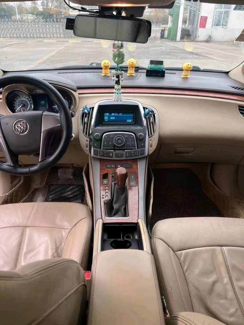 枣庄10年别克君越7