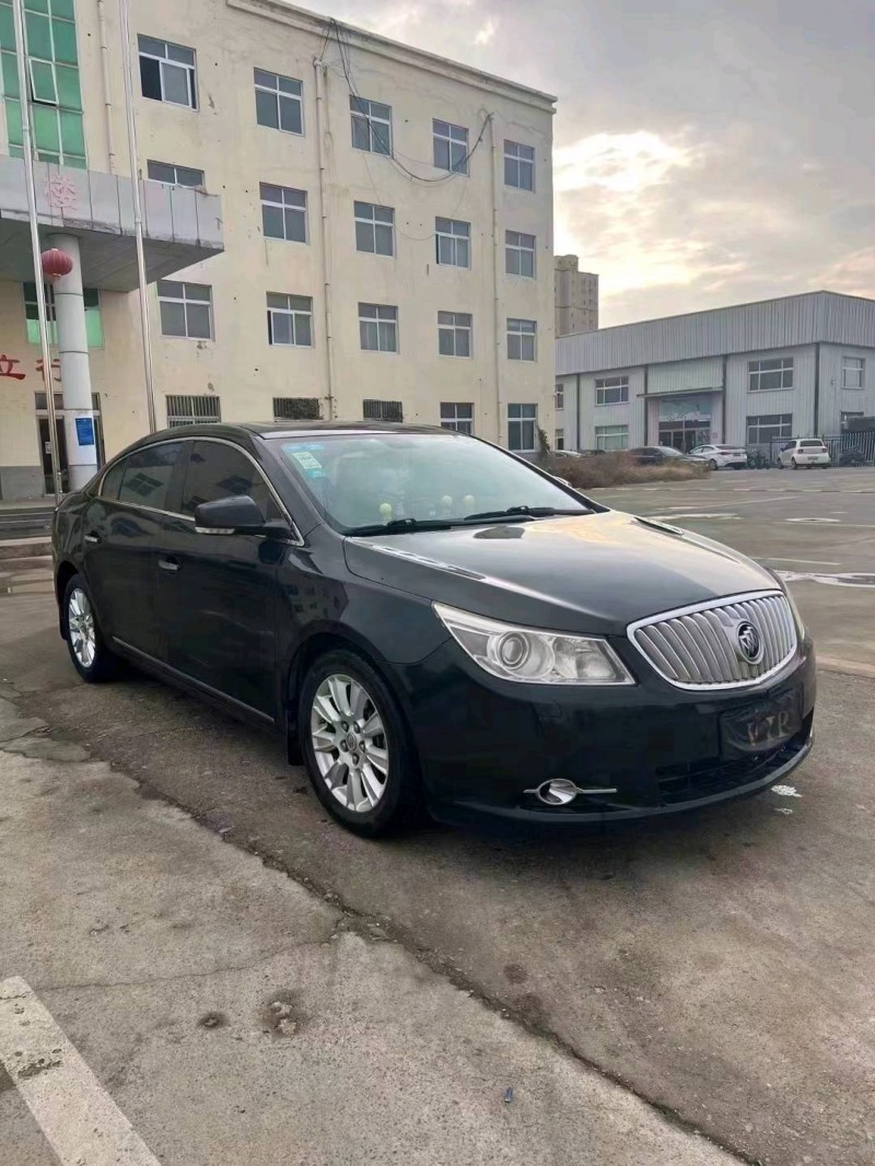 枣庄10年别克君越8