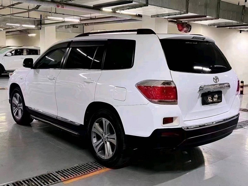 北京14年丰田汉兰达8