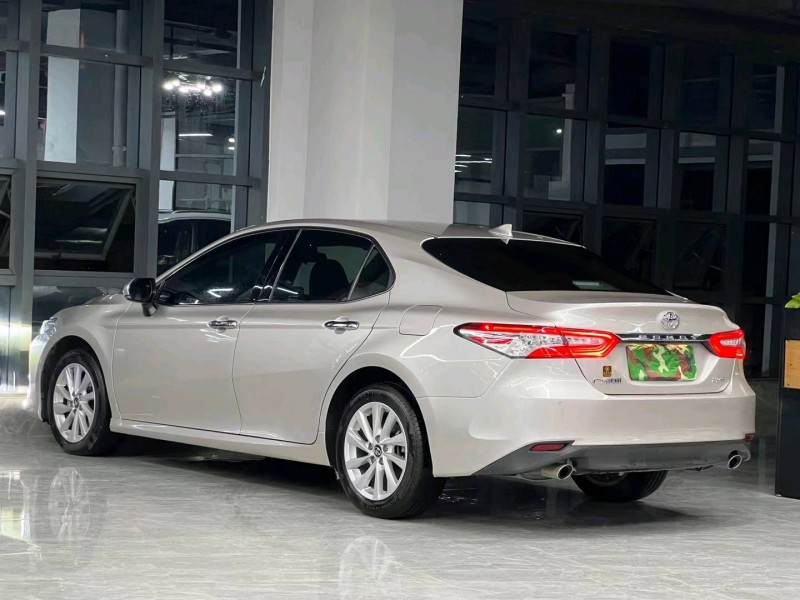 东莞21年丰田凯美瑞8