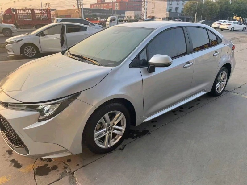 保定21年丰田雷凌3