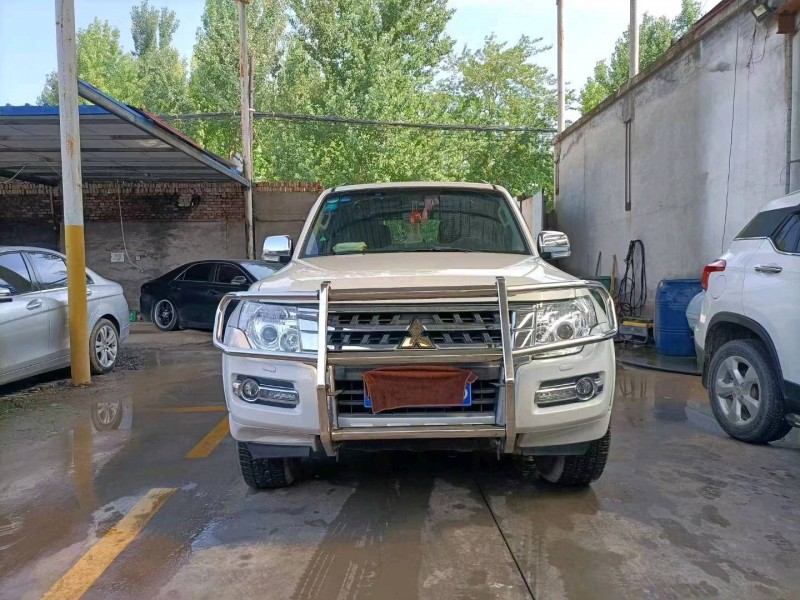 保定18年三菱帕杰罗1