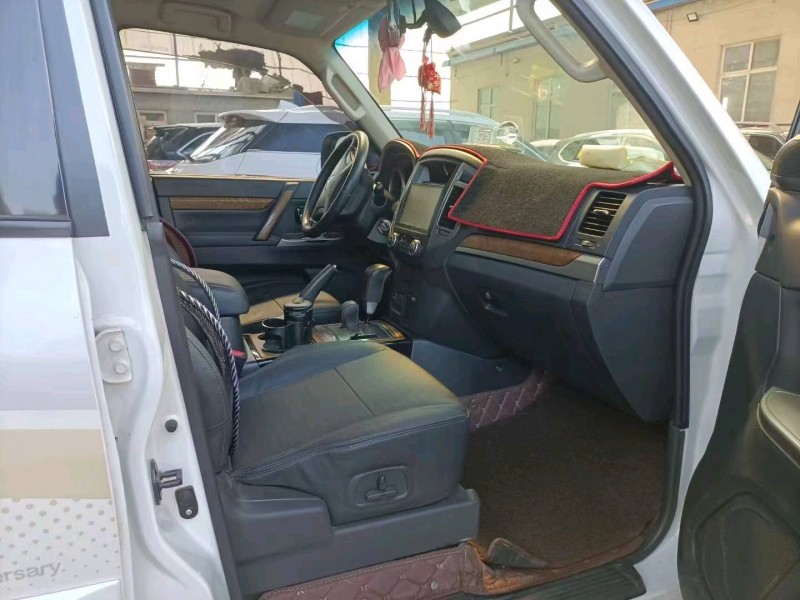 保定18年三菱帕杰罗7