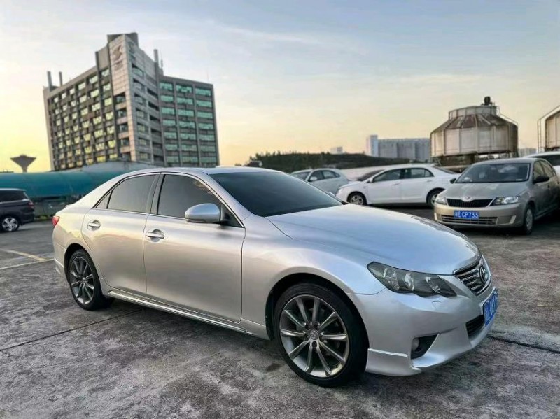 东莞13年丰田锐志3